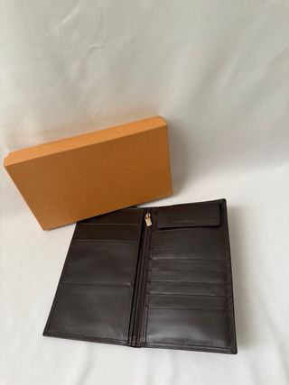 Cartera de piel marrón