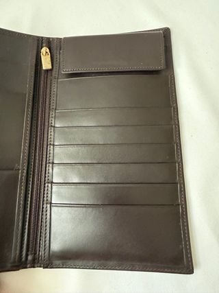 Cartera de piel marrón