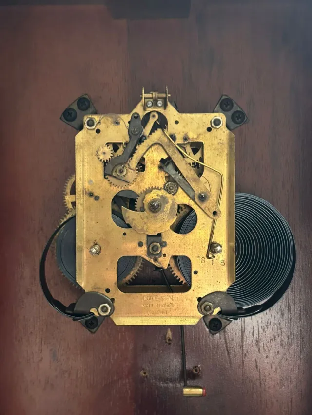 Caja de reloj de pared Daejin con movimiento