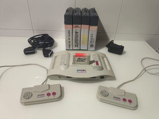 Consola Amstrad GX 4000 + 5 juegos