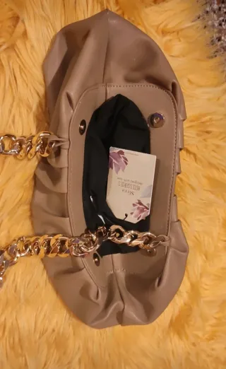 Bolso Clutch Cadena Dorada Beige