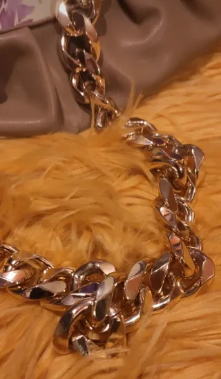 Bolso Clutch Cadena Dorada Beige