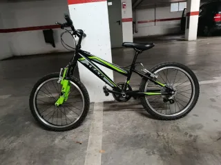 Bicicleta TEAM verde y negra