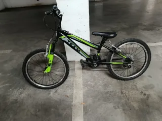 Bicicleta TEAM verde y negra