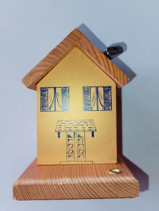 Lotto 5 salvadanai in legno