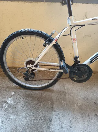 Bicicleta de Montaña BH Blanca