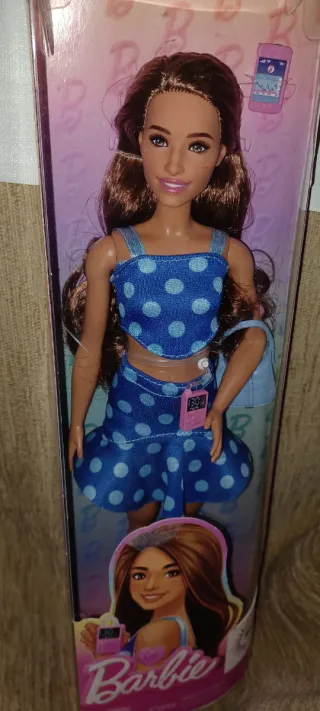 Muñeca Barbie inclusiva diabética