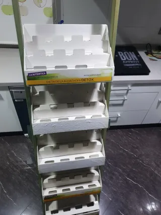 Estante Escalera Madera y Plástico