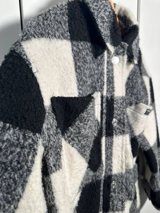 Chaqueta Bershka cuadros blanco y negro