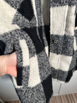 Chaqueta Bershka cuadros blanco y negro