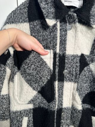 Chaqueta Bershka cuadros blanco y negro