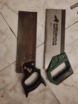 Herramientas: Sierras, destornillador y Palanca