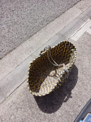 Cesta tejida artesanal