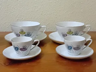 Juego de 4 tazas y platillos florales