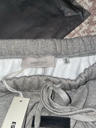 Pantaloni Essentials Grigi