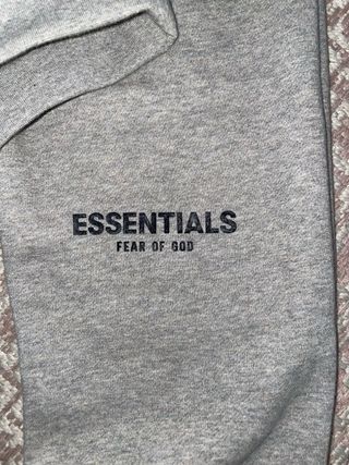 Pantaloni Essentials Grigi