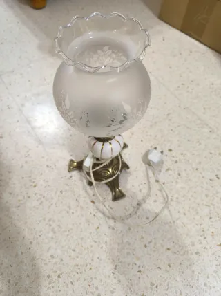 2 Lámparas de mesita de noche dorada y blanca