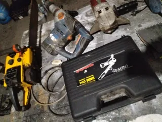 Set attrezzi da lavoro: sega, trapano, smerigliatr