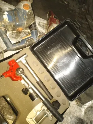 Set attrezzi da lavoro: sega, trapano, smerigliatr