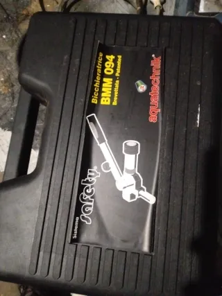 Set attrezzi da lavoro: sega, trapano, smerigliatr