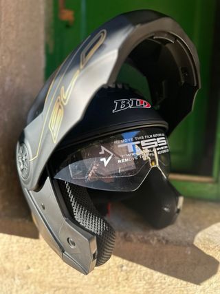 Casco Moto Talla M Negro y Dorado