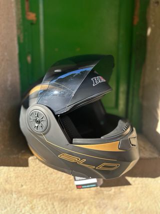 Casco Moto Talla M Negro y Dorado
