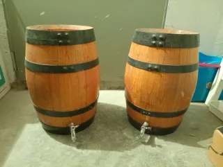 Barrica in legno con rubinetto