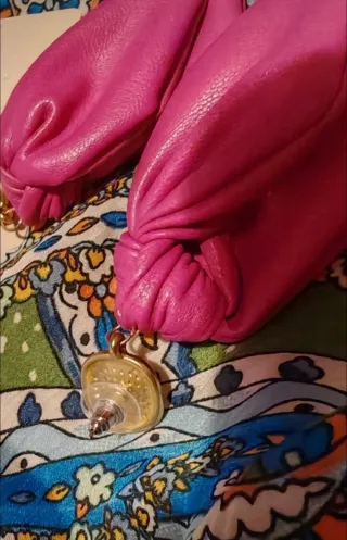 Pendientes fucsia nudo