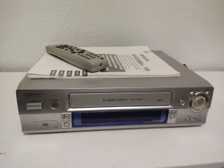 REPRODUCTOR Y GRABADOR VHS AIWA FX5350