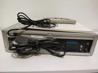 REPRODUCTOR Y GRABADOR VHS AIWA FX5350