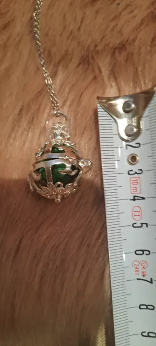 Llamador de ángeles con colgante verde