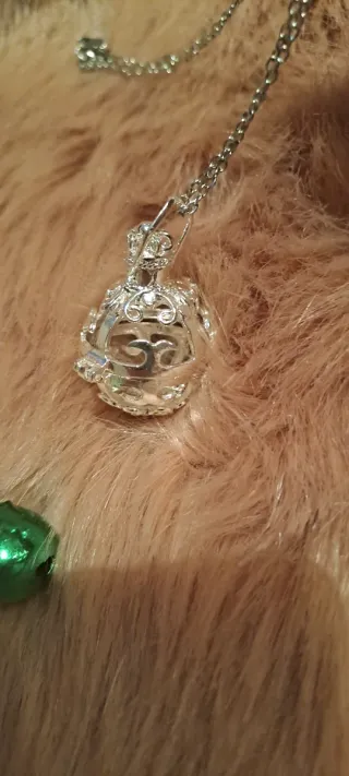 Llamador de ángeles con colgante verde