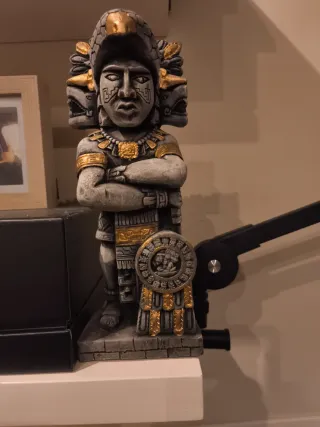 Statua Maya in Pietra Dorata e Grigia