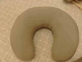 Cojín de lactancia gris