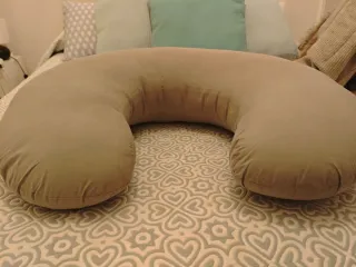 Cojín de lactancia gris