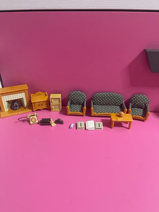 Casa de muñecas con chimenea