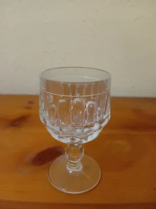 Licorera y cinco vasos de Cristal d'Arques