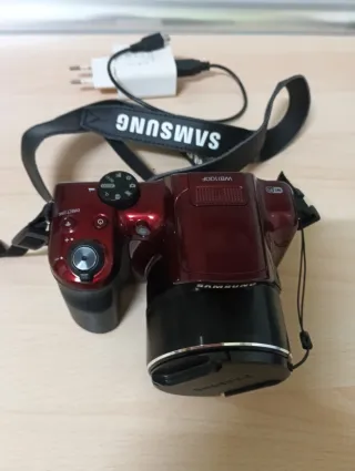 Cámara Samsung WB1100F Roja  Precio negociable.