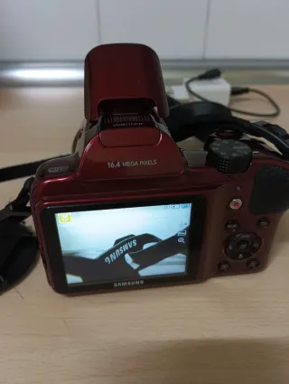 Cámara Samsung WB1100F Roja  Precio negociable.