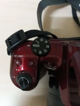 Cámara Samsung WB1100F Roja  Precio negociable.