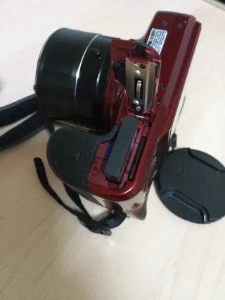 Cámara Samsung WB1100F Roja  Precio negociable.