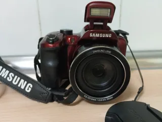 Cámara Samsung WB1100F Roja  Precio negociable.