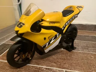 Yamaha YZR M1 Moto Replica