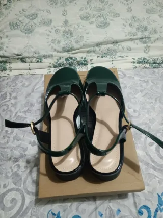 Zapatos charol verdes tacón