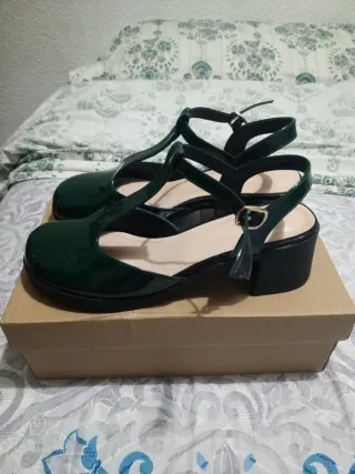 Zapatos charol verdes tacón