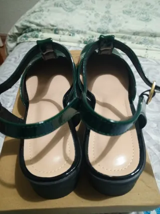 Zapatos charol verdes tacón
