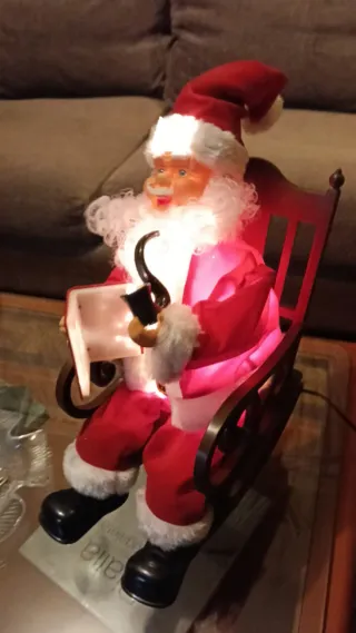 Papá Noel en Silla Mecedora