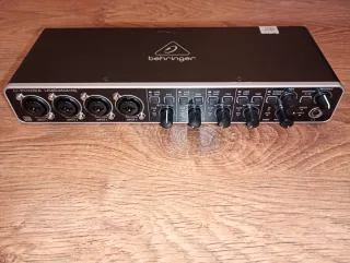 Behringer U-PHORIA UMC404HD Interfaz Audio