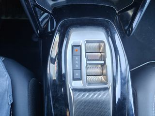 Peugeot 2008 Allure Hybrid eDCS6 100 kW (136 CV)