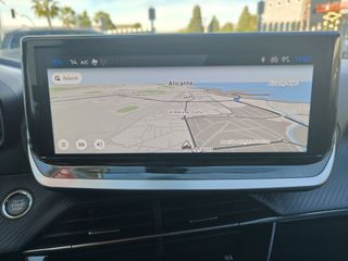 Peugeot 2008 Allure Hybrid eDCS6 100 kW (136 CV)